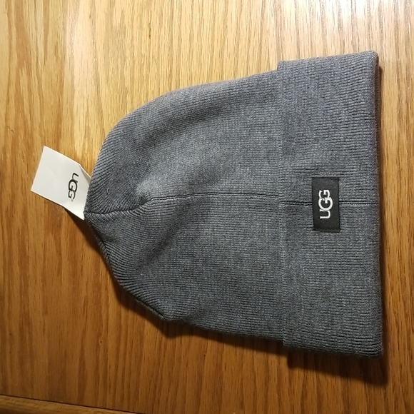 UGG WINTER HAT - Picture 1 of 5